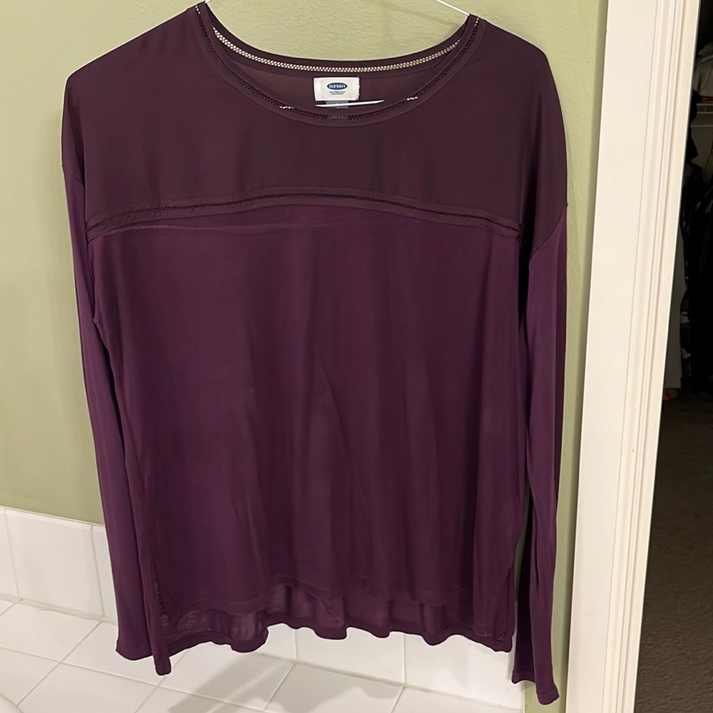 Old Navy size L shirt plum color
